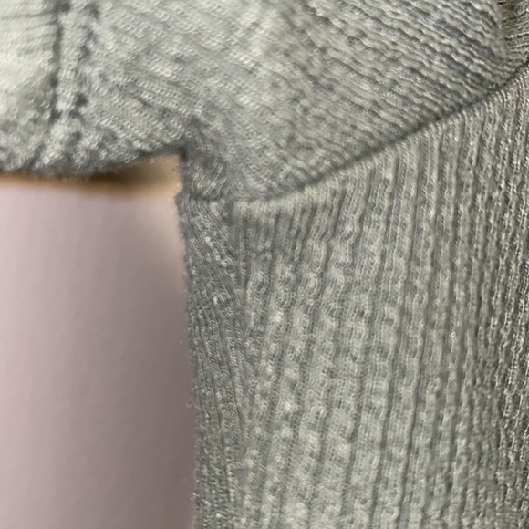 Hollister Small Light Olive Green Crop Top - Picture 7 of 9